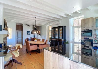 Cuisine super équipée à la Maison aux Cyprès dans le Lot-et-Garonne