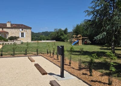 Gite avec chargeur pour véhicule électrique